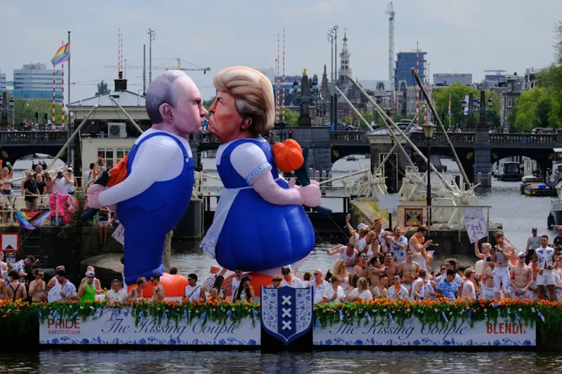 Canal Parade Awards Honour 'The Kissing Couple' and 'Book Boat' for Creativity and Impact