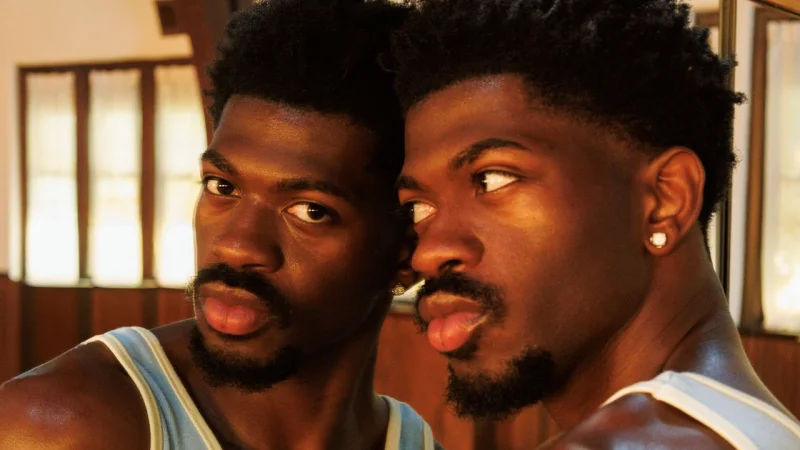 Lil Nas X blikt terug om verder te gaan in krachtige nieuwe single 'World's Greatest'