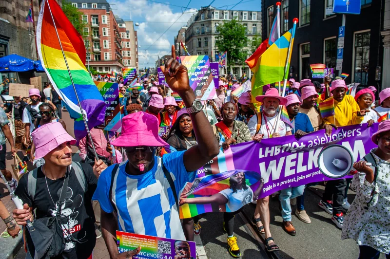 Pride Walk trapt WorldPride 2026 af met mars door centrum Amsterdam